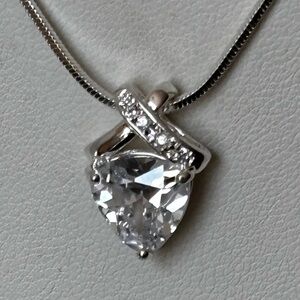 BMNY Swarovski crystal pendant necklace/ very good condition